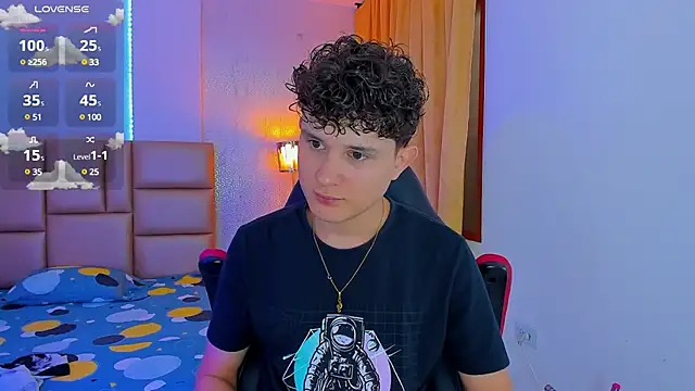 Snapshot of Nathan_Bluee chatting on March 2025 01:03:02 PM Nathan Bluee online show from March 2025 01:03:02 PM