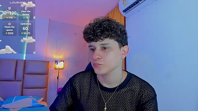 Snapshot of Nathan_Bluee chatting on March 2025 02:12:01 PM Nathan Bluee online show from March 2025 02:12:01 PM