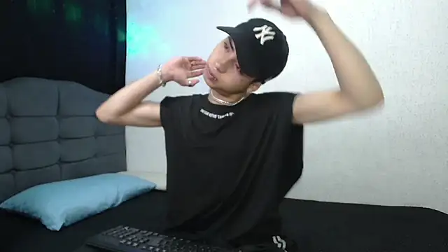 Snapshot of sexybat_twink chatting on January 2025 11:26:01 PM sexybat twink online show from January 2025 11:26:01 PM