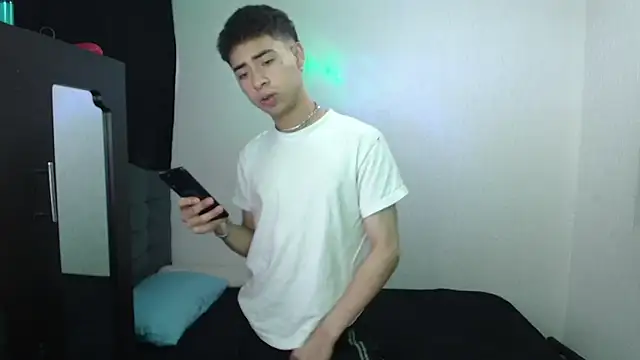 Snapshot of sexybat_twink chatting on January 2025 02:41:01 PM sexybat twink online show from January 2025 02:41:01 PM