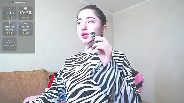 Snapshot of Luxuryalma chatting on May 2026 06:54:01 AM Luxuryalma online show from May 2026 06:54:01 AM
