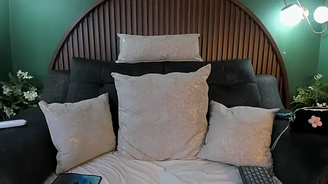 shannel  queen online show from April 2026 08:06:01 PM