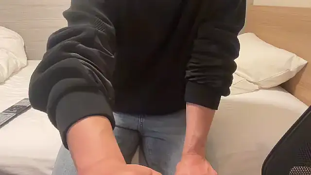 atom0407 online show from November 2025 11:10:01 AM