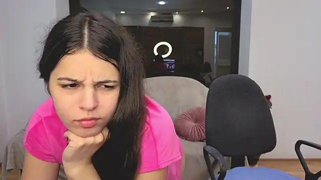 Molly Owens online show from October 2025 06:33:01 AM