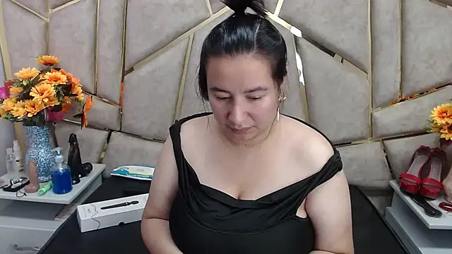 NaomyPrinces online show from January 2025 01:57:02 PM