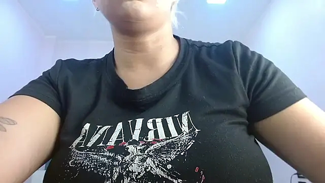 Snapshot of april_bunnyy chatting on July 2026 08:57:01 PM april bunnyy online show from July 2026 08:57:01 PM