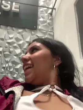 Larabrooks online show from January 2026 06:00:02 PM