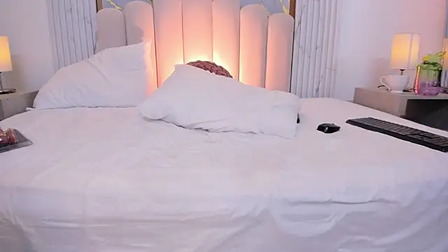 OSHUN  online show from February 2025 03:19:01 PM