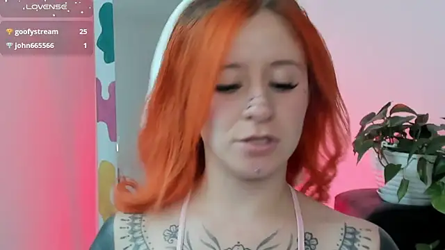 Snapshot of Daarlene chatting on March 2025 10:07:02 PM Daarlene online show from March 2025 10:07:02 PM