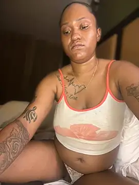 Snapshot of PrettyGal_Tingz chatting on June 2026 06:44:01 AM PrettyGal Tingz online show from June 2026 06:44:01 AM