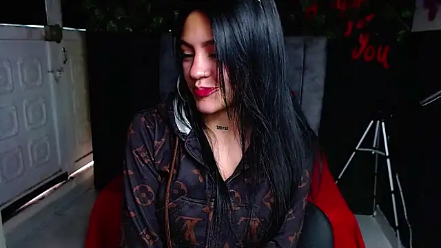 Snapshot of Violettasquirt chatting on May 2026 02:45:01 PM Violettasquirt online show from May 2026 02:45:01 PM