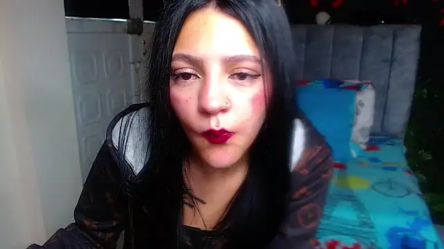 Snapshot of Violettasquirt chatting on May 2026 01:39:01 PM Violettasquirt online show from May 2026 01:39:01 PM