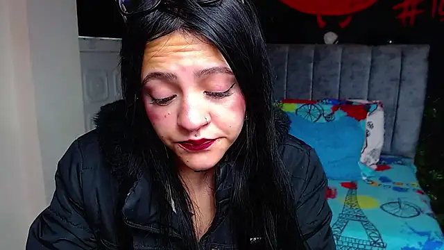 Snapshot of Violettasquirt chatting on May 2026 02:21:02 PM Violettasquirt online show from May 2026 02:21:02 PM