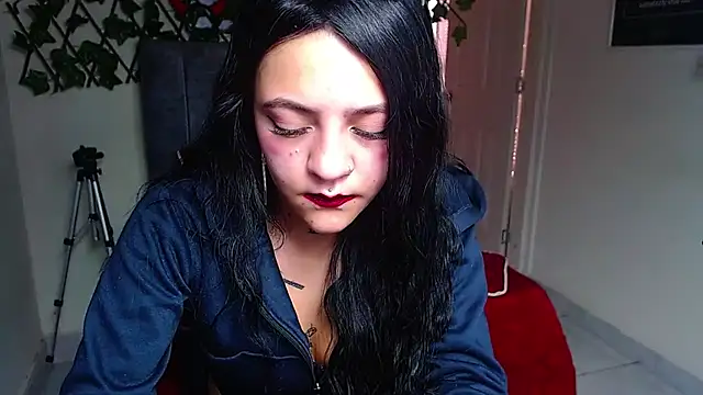 Snapshot of Violettasquirt chatting on June 2026 01:46:01 PM Violettasquirt online show from June 2026 01:46:01 PM