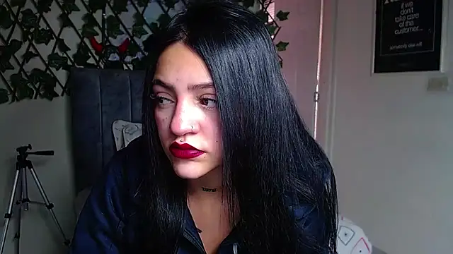 Snapshot of Violettasquirt chatting on June 2026 01:23:01 PM Violettasquirt online show from June 2026 01:23:01 PM