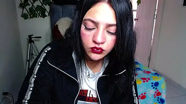 Violettasquirt online show from July 2026 01:53:02 PM