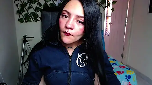 Violettasquirt online show from July 2026 01:31:01 PM