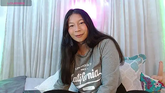 Snapshot of zoewilliams2 chatting on December 2025 03:46:01 AM zoewilliams2 online show from December 2025 03:46:01 AM