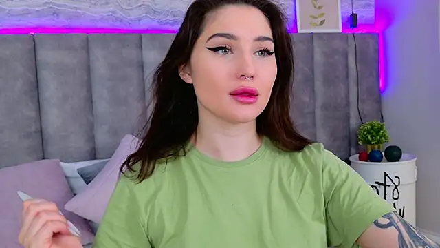 RoxiLester online show from January 2025 05:15:02 AM