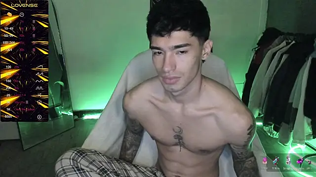 Snapshot of Damon__333 chatting on June 2026 03:47:02 AM Damon 333 online show from June 2026 03:47:02 AM