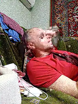 Snapshot of Pineapple04 chatting on May 2026 07:20:01 PM Pineapple04 online show from May 2026 07:20:01 PM