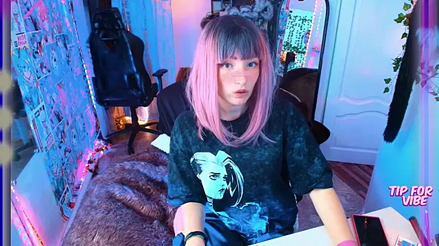 Toxic Ellies online show from March 2025 06:14:01 PM