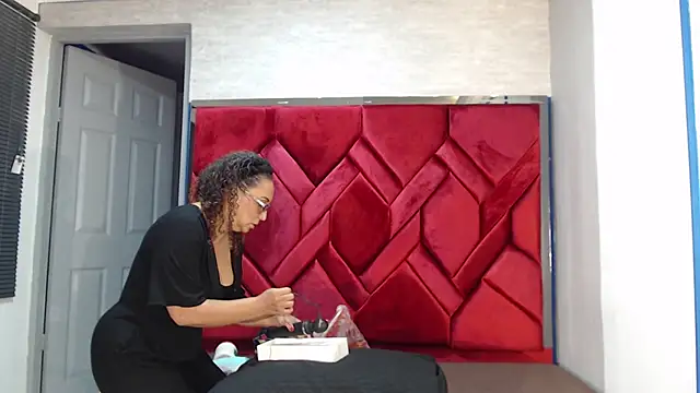 EvaMills1 online show from March 2025 08:32:01 PM