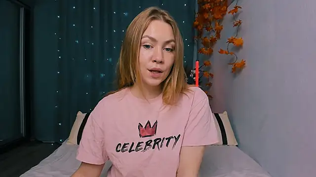 Snapshot of InsatiableFoxX chatting on October 2025 08:54:02 PM InsatiableFoxX online show from October 2025 08:54:02 PM