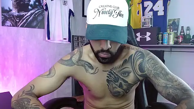 Snapshot of Hendry_ chatting on December 2025 01:13:02 AM Hendry online show from December 2025 01:13:02 AM