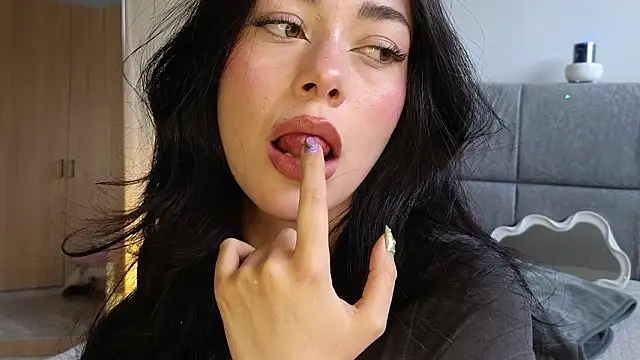 Soffimoon  online show from February 2026 09:37:02 PM