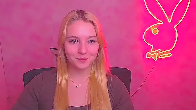 Snapshot of Milka_kiss_ chatting on February 2025 12:50:01 PM Milka kiss online show from February 2025 12:50:01 PM