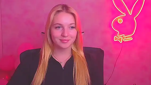 Snapshot of Milka_kiss_ chatting on February 2025 04:03:02 PM Milka kiss online show from February 2025 04:03:02 PM
