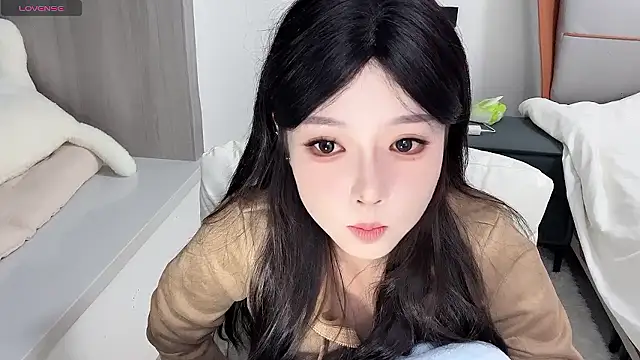 Snapshot of Q-ing chatting on December 2024 01:36:01 AM Q-ing online show from December 2024 01:36:01 AM