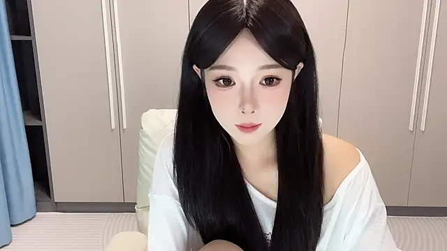 Snapshot of Q-ing chatting on September 2025 12:28:02 PM Q-ing online show from September 2025 12:28:02 PM