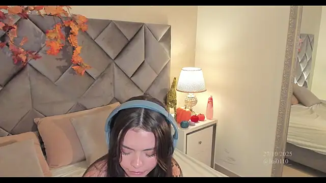 Luisa0110 online show from October 2025 08:02:02 PM