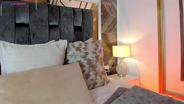 Snapshot of TaniaSmith1 chatting on October 2025 12:03:01 AM TaniaSmith1 online show from October 2025 12:03:01 AM