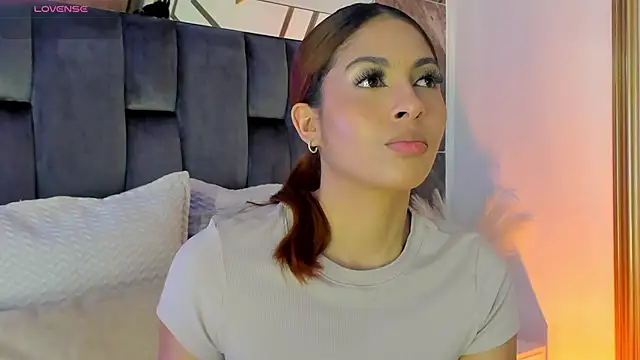 Snapshot of TaniaSmith1 chatting on November 2025 08:07:01 PM TaniaSmith1 online show from November 2025 08:07:01 PM