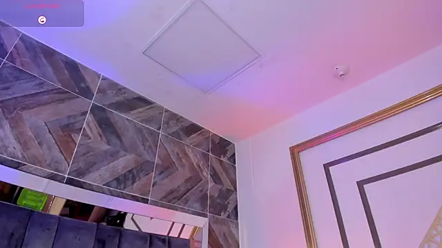 Snapshot of TaniaSmith1 chatting on November 2025 11:27:02 PM TaniaSmith1 online show from November 2025 11:27:02 PM