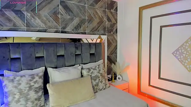 Snapshot of TaniaSmith1 chatting on November 2025 11:15:01 PM TaniaSmith1 online show from November 2025 11:15:01 PM