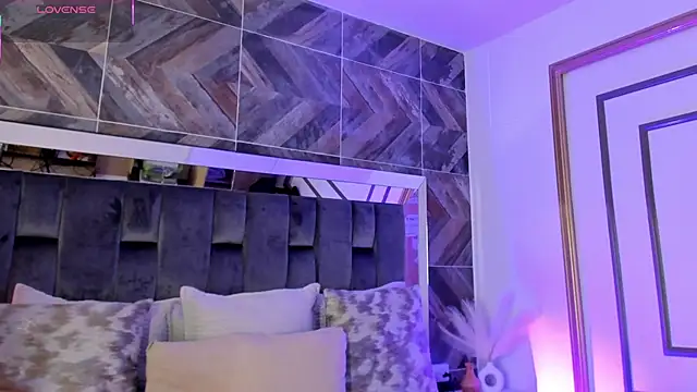 Snapshot of TaniaSmith1 chatting on November 2025 11:15:01 PM TaniaSmith1 online show from November 2025 11:15:01 PM