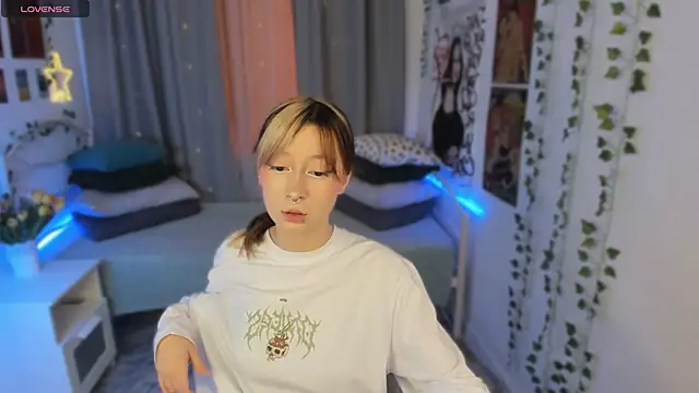 SaintGirl online show from January 2025 03:36:02 PM