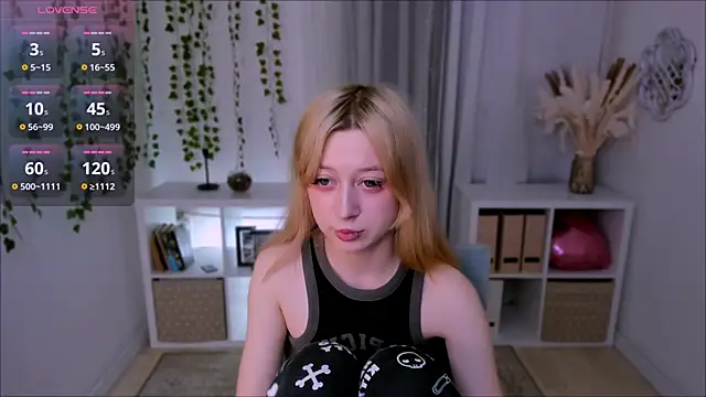 SaintGirl online show from February 2025 10:39:02 AM