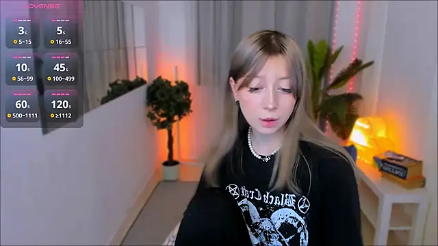 SaintGirl online show from February 2025 08:22:01 PM
