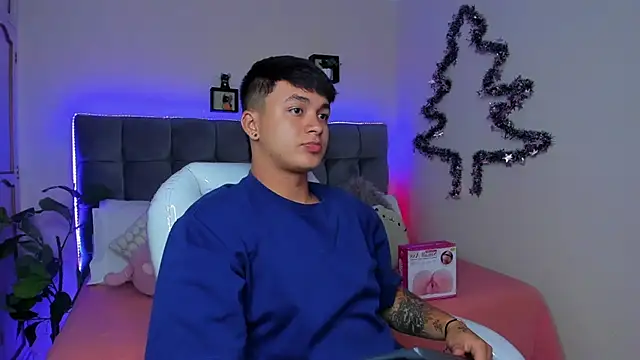 Cristopher strong online show from January 2025 12:37:01 PM