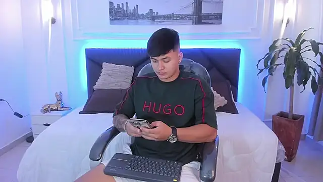 Cristopher strong online show from November 2025 02:21:02 PM