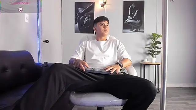 Cristopher strong online show from March 2026 12:09:01 PM