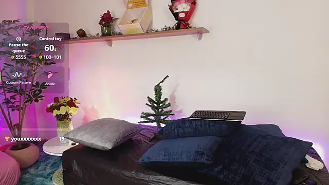 Snapshot of Elliee_ chatting on November 2025 03:13:02 PM Elliee online show from November 2025 03:13:02 PM