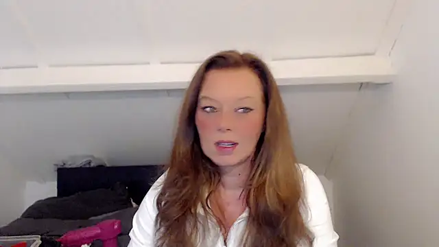 roxanna24 online show from March 2026 07:20:01 PM