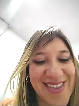 Snapshot of ELEKTRA_LUXURY chatting on January 2025 02:22:02 AM ELEKTRA LUXURY online show from January 2025 02:22:02 AM