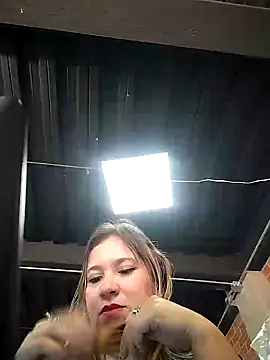 Snapshot of ELEKTRA_LUXURY chatting on January 2025 08:37:01 PM ELEKTRA LUXURY online show from January 2025 08:37:01 PM
